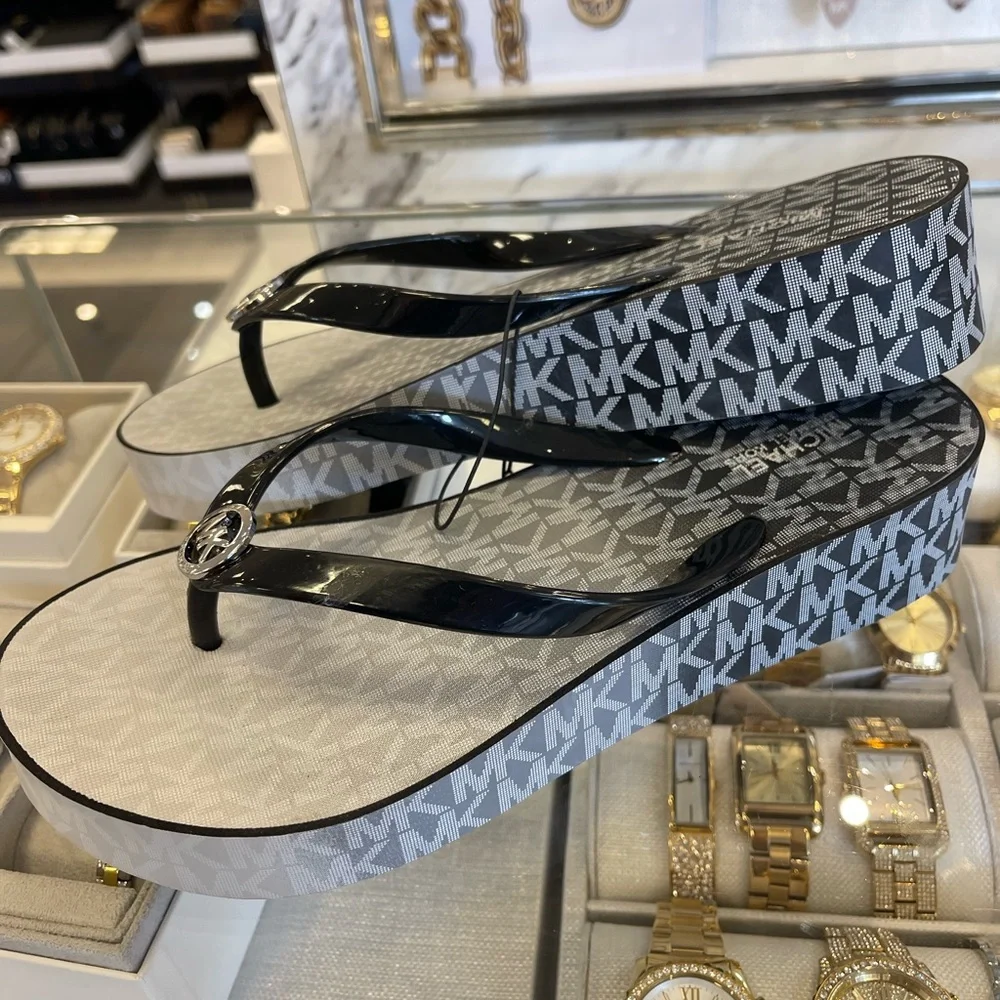Michael Kors BEDFORD FLIP FLOP PVC/OMBRE MK SIGNATURE Black Platform Sandals